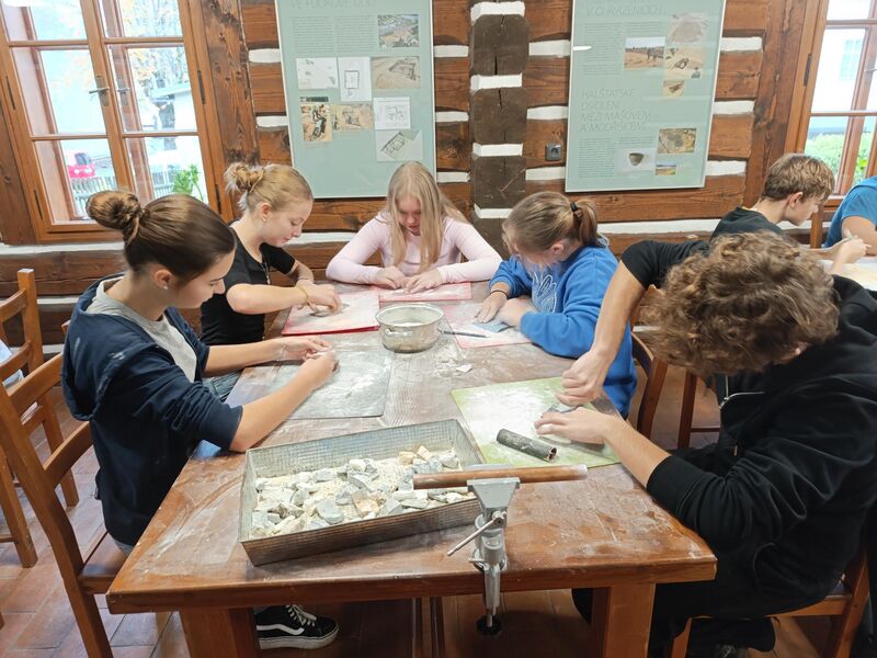 Brousíme, leštíme, prášíme!