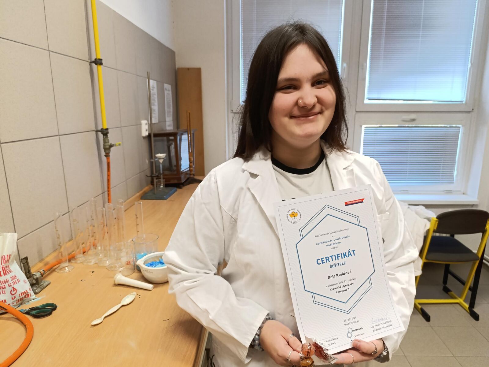 Nela se v okresním kole Chemické olympiády neztratila!